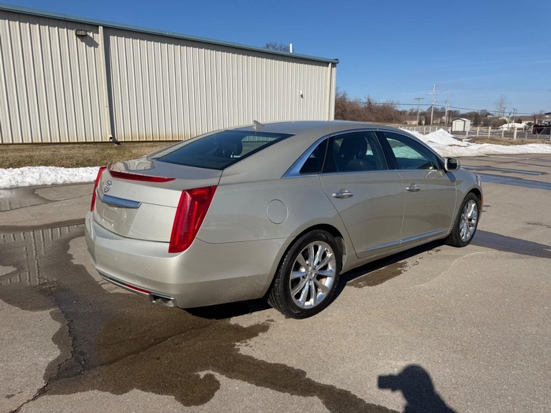 Cadillac XTS Vehicle Full-screen Gallery Image 03