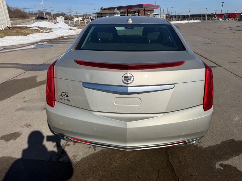 Cadillac XTS Vehicle Full-screen Gallery Image 04