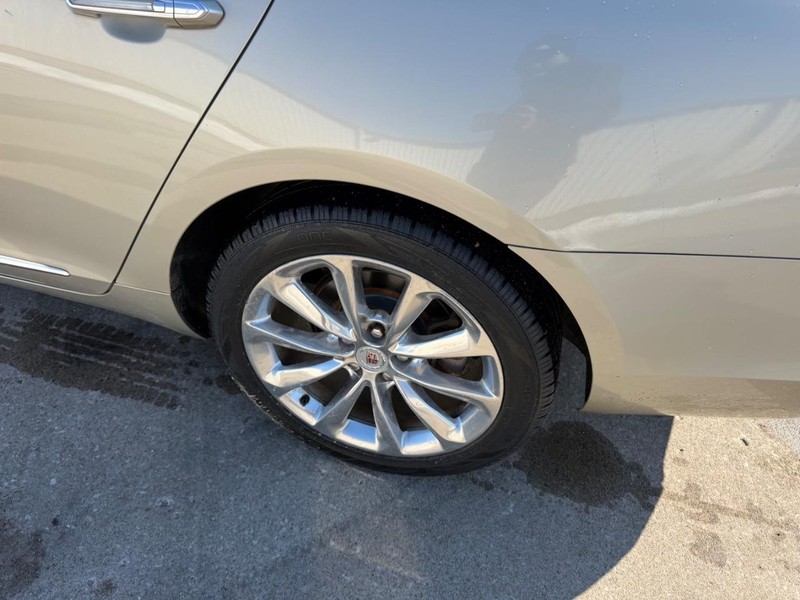 Cadillac XTS Vehicle Full-screen Gallery Image 06