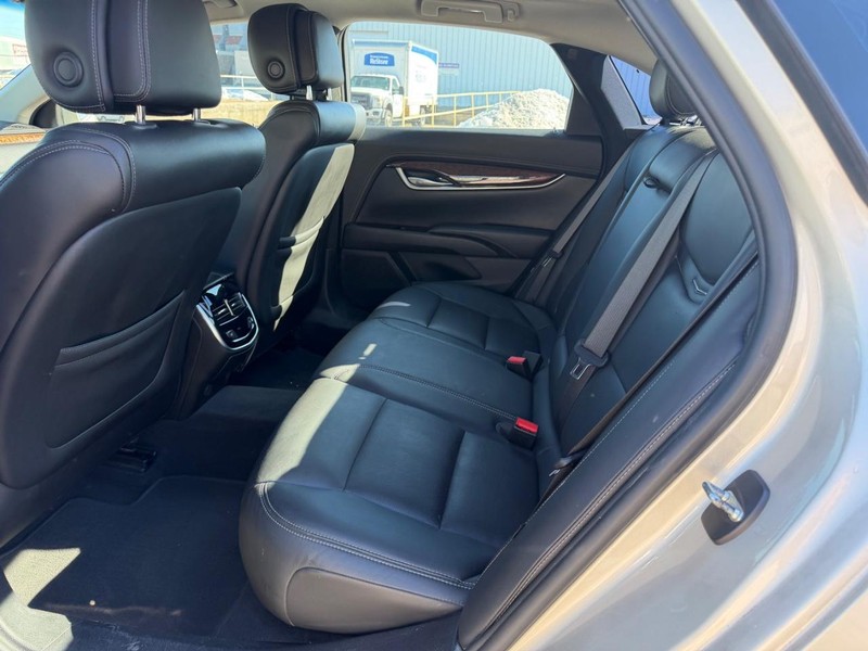 Cadillac XTS Vehicle Full-screen Gallery Image 07