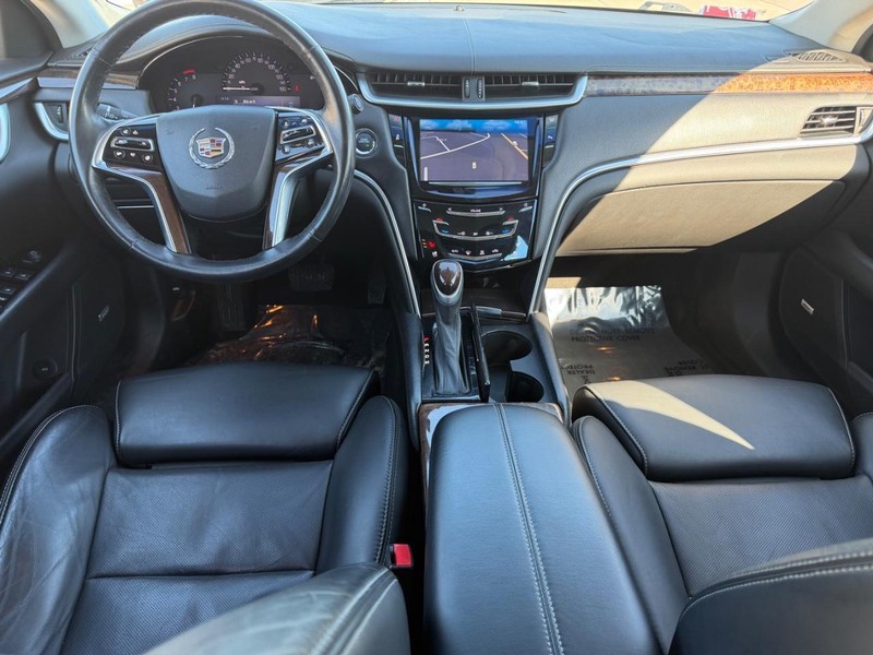 Cadillac XTS Vehicle Full-screen Gallery Image 08