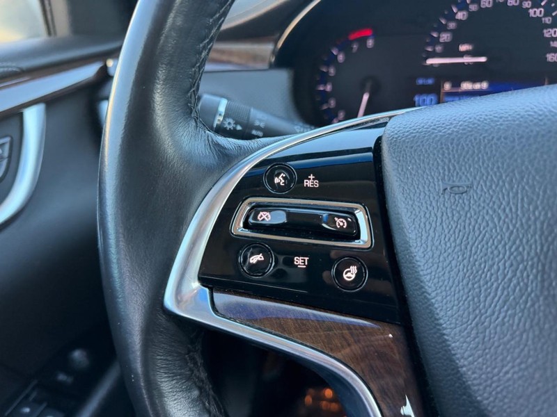 Cadillac XTS Vehicle Full-screen Gallery Image 10