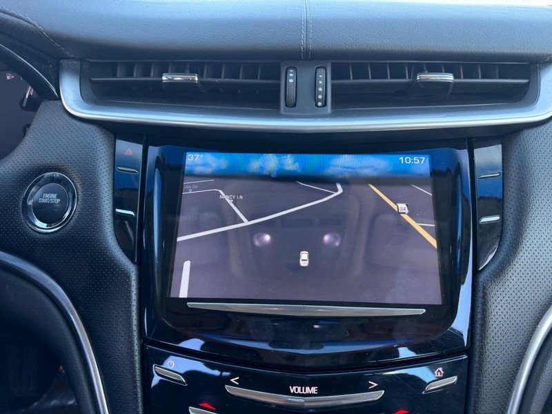 Cadillac XTS Vehicle Full-screen Gallery Image 12