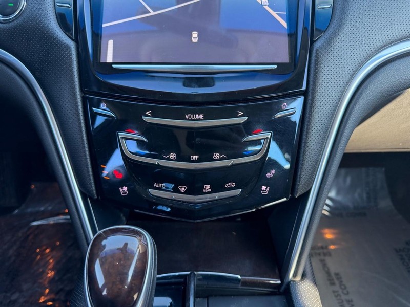 Cadillac XTS Vehicle Full-screen Gallery Image 13