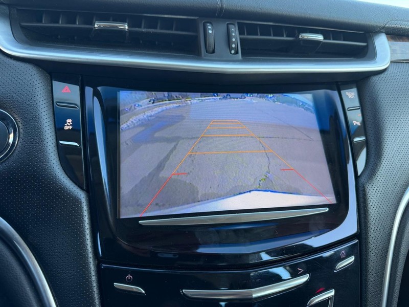 Cadillac XTS Vehicle Full-screen Gallery Image 20