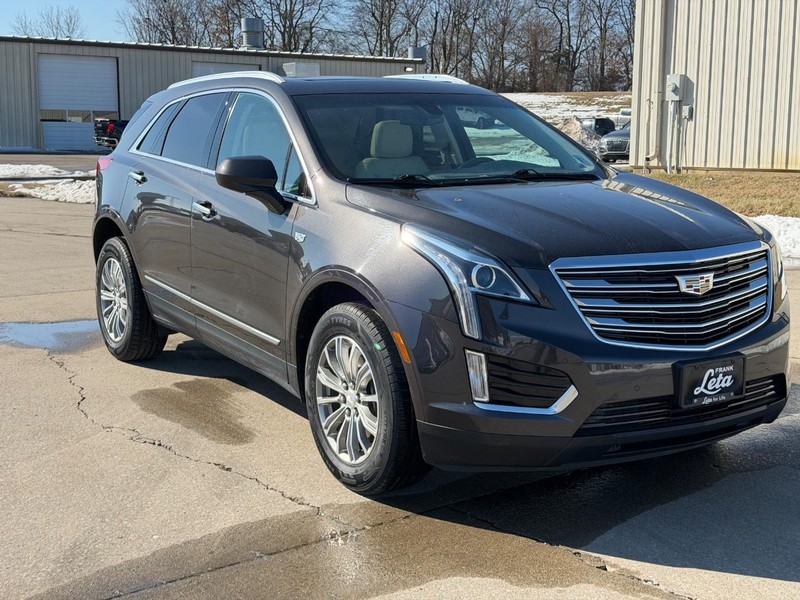 Cadillac XT5 Vehicle Full-screen Gallery Image 01