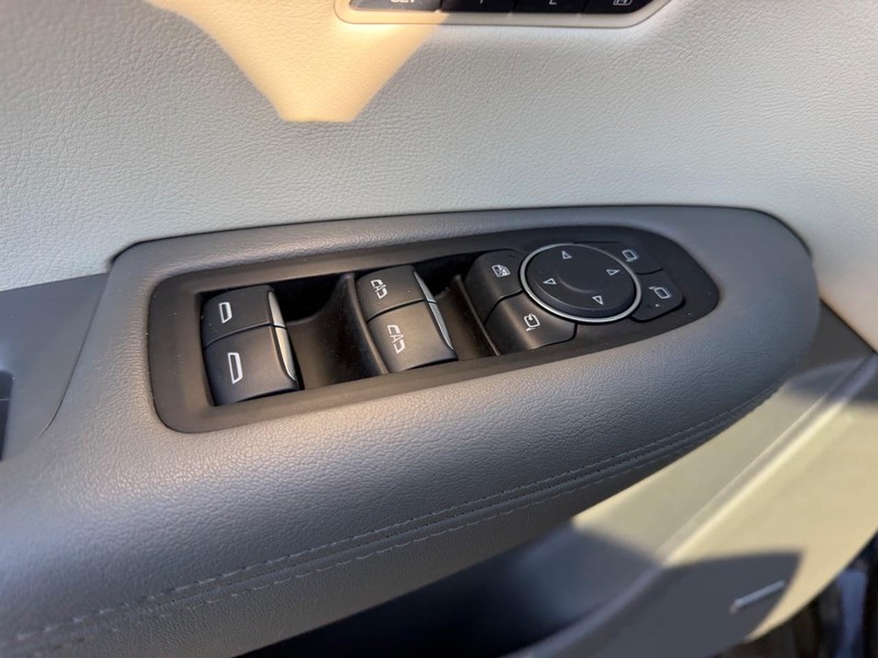 Cadillac XT5 Vehicle Full-screen Gallery Image 18