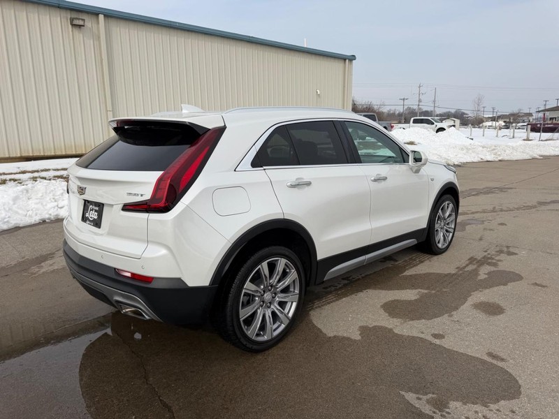 Cadillac XT4 Vehicle Full-screen Gallery Image 03