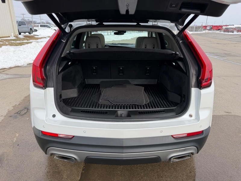 Cadillac XT4 Vehicle Full-screen Gallery Image 05
