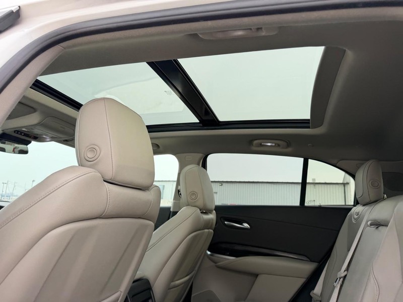 Cadillac XT4 Vehicle Full-screen Gallery Image 09