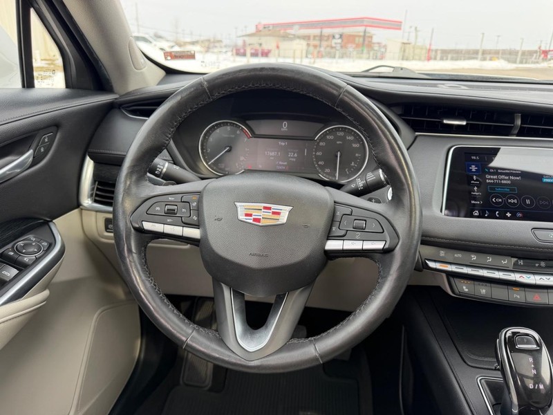Cadillac XT4 Vehicle Full-screen Gallery Image 11