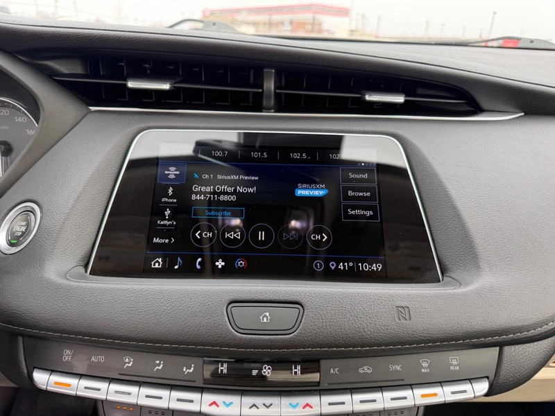 Cadillac XT4 Vehicle Full-screen Gallery Image 14