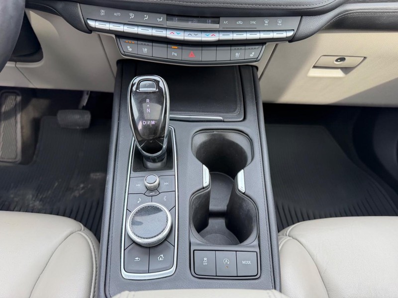 Cadillac XT4 Vehicle Full-screen Gallery Image 16