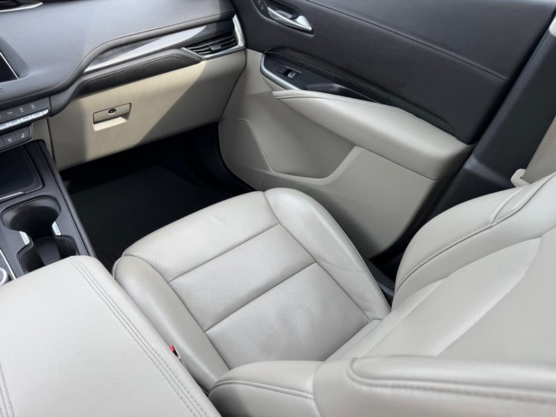 Cadillac XT4 Vehicle Full-screen Gallery Image 17