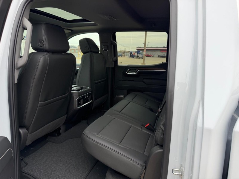 GMC Sierra 1500 Vehicle Full-screen Gallery Image 7