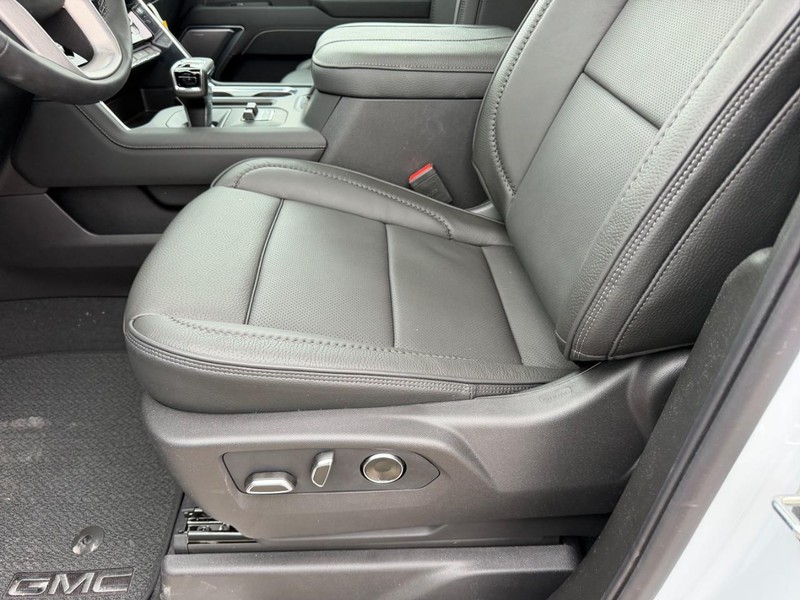 GMC Sierra 1500 Vehicle Full-screen Gallery Image 19