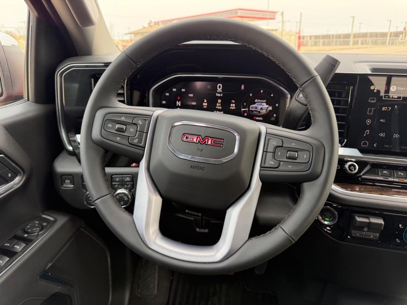GMC Sierra 1500 Vehicle Full-screen Gallery Image 9