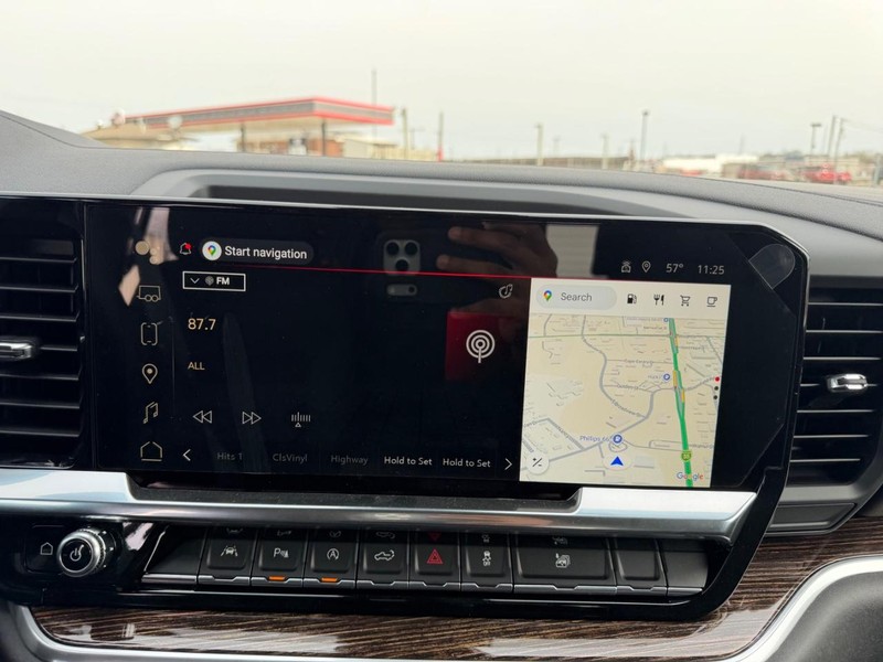 GMC Sierra 1500 Vehicle Full-screen Gallery Image 12