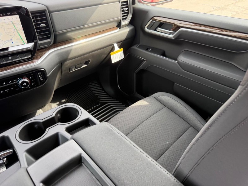 GMC Sierra 1500 Vehicle Full-screen Gallery Image 14