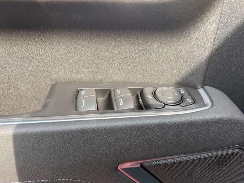 GMC Sierra 1500 Vehicle Full-screen Gallery Image 15