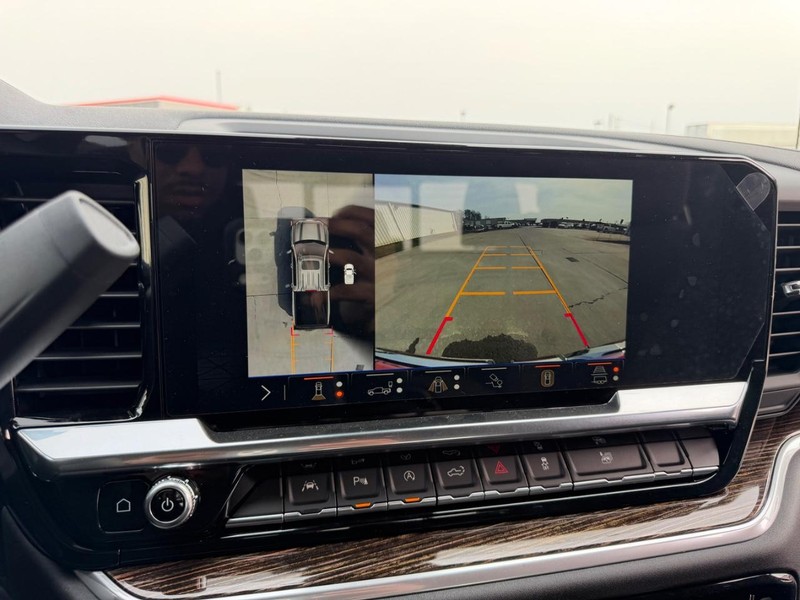 GMC Sierra 1500 Vehicle Full-screen Gallery Image 18