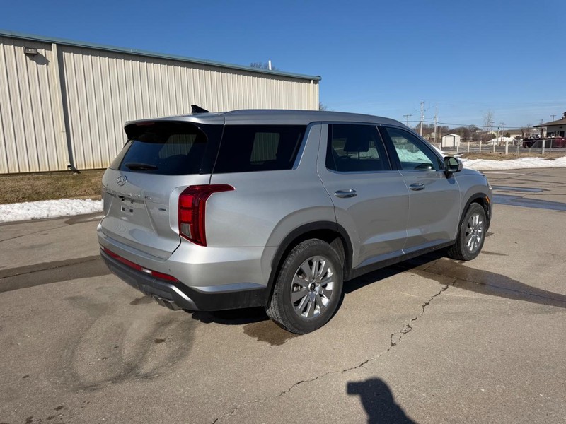 Hyundai Palisade Vehicle Full-screen Gallery Image 3