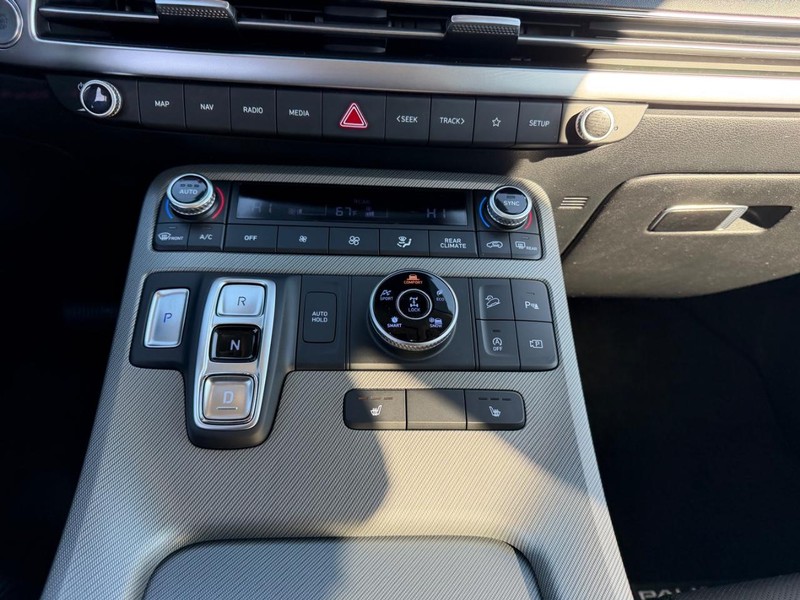 Hyundai Palisade Vehicle Full-screen Gallery Image 17