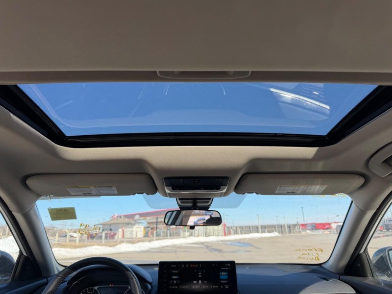 Nissan Altima Vehicle Full-screen Gallery Image 7