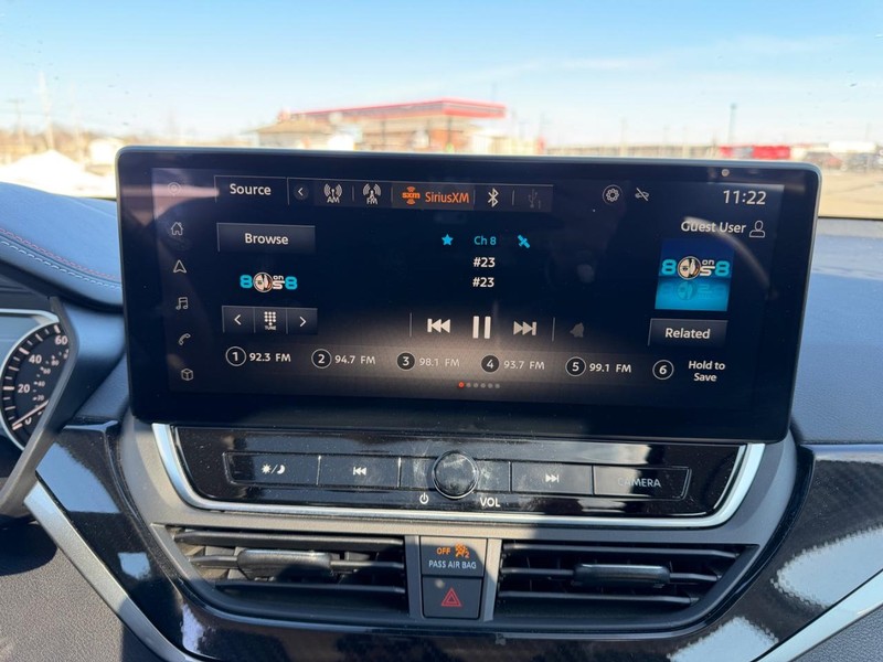 Nissan Altima Vehicle Full-screen Gallery Image 11