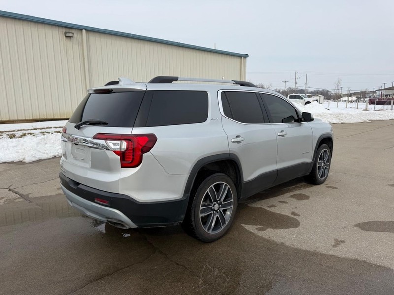 GMC Acadia Vehicle Full-screen Gallery Image 3