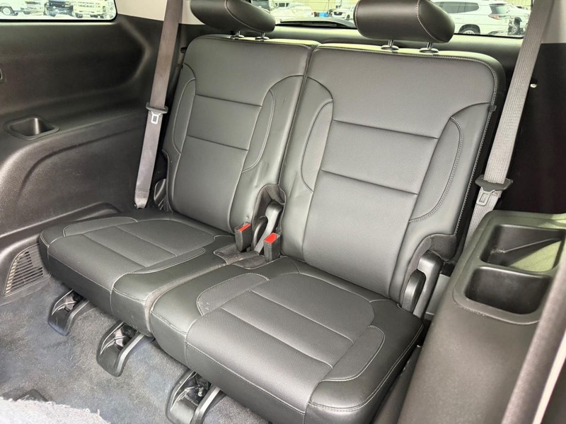 GMC Acadia Vehicle Full-screen Gallery Image 8