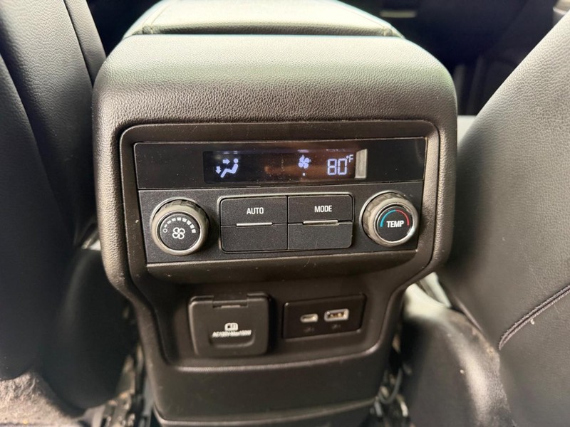 GMC Acadia Vehicle Full-screen Gallery Image 11