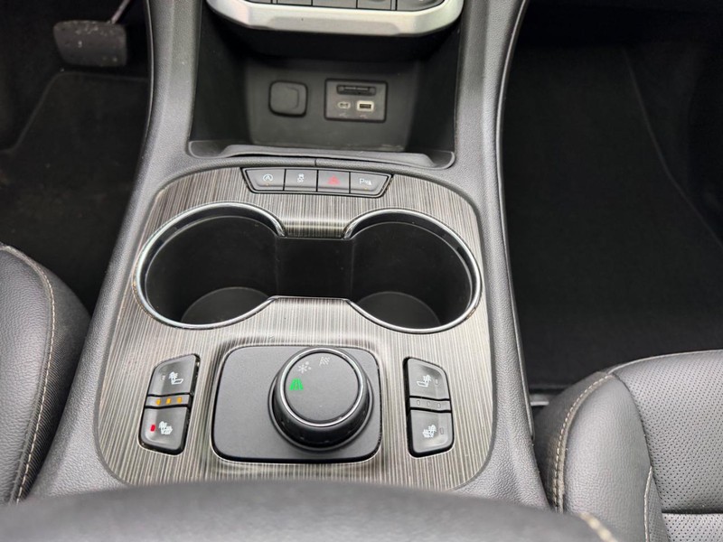 GMC Acadia Vehicle Full-screen Gallery Image 18