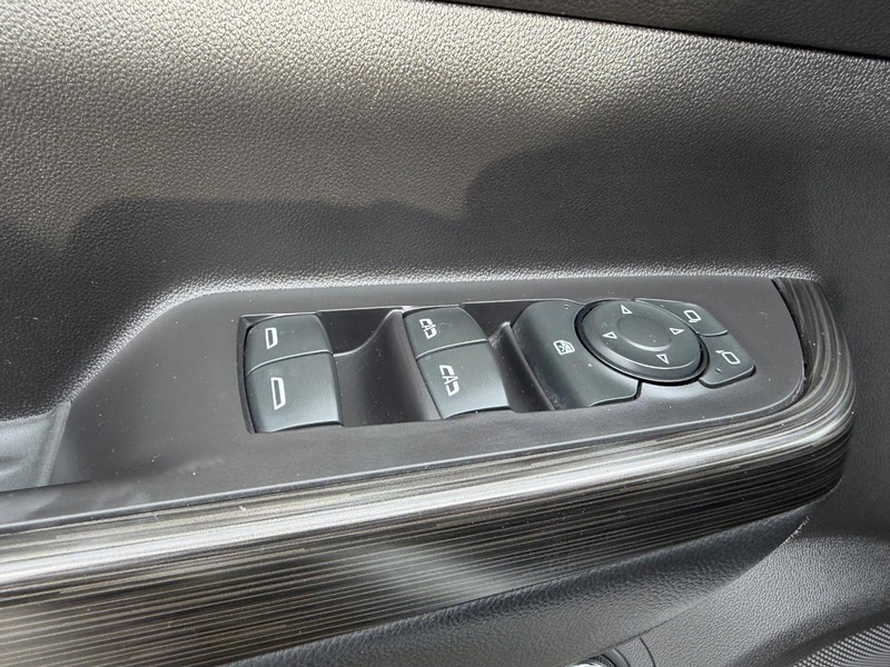 GMC Acadia Vehicle Full-screen Gallery Image 20