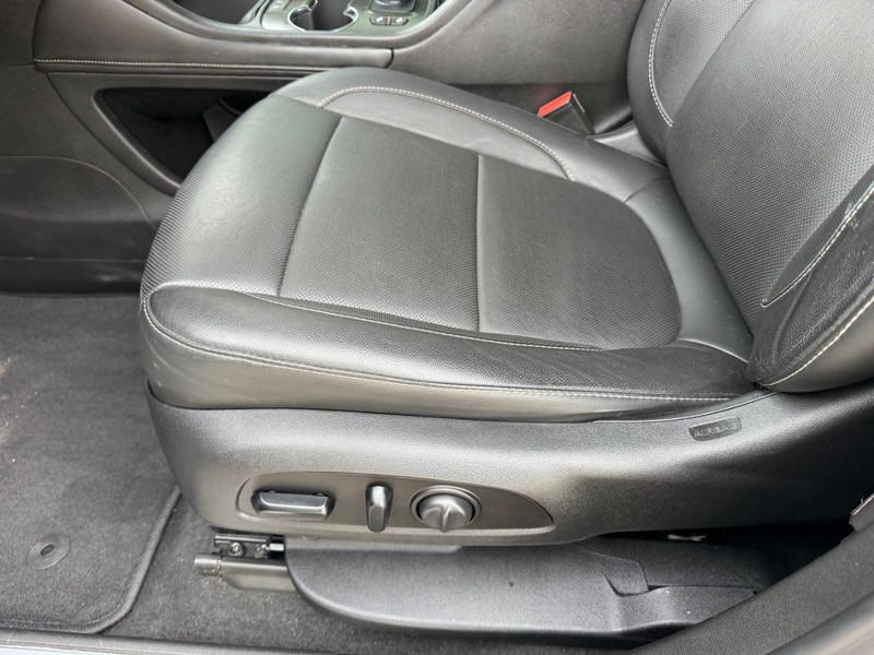 GMC Acadia Vehicle Full-screen Gallery Image 21