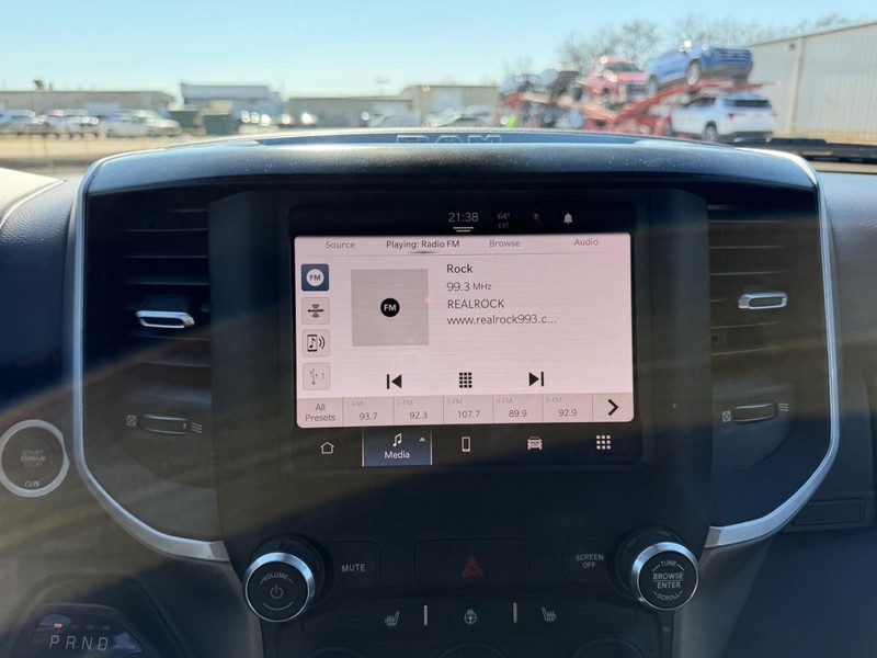 Ram 1500 Vehicle Full-screen Gallery Image 12