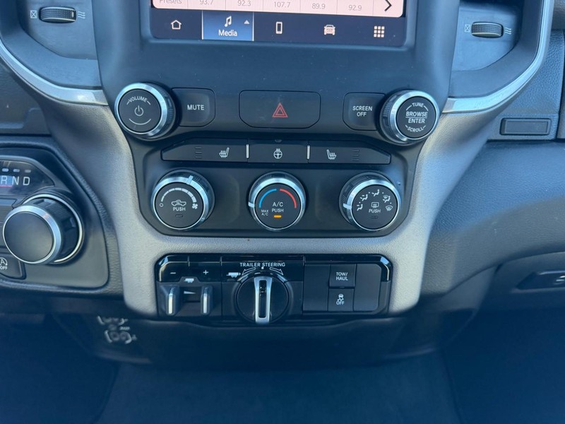 Ram 1500 Vehicle Full-screen Gallery Image 13