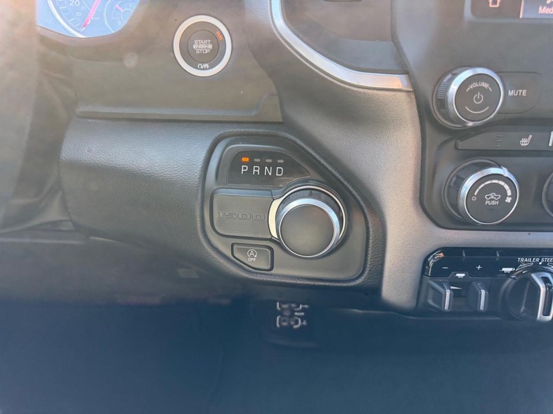 Ram 1500 Vehicle Full-screen Gallery Image 14