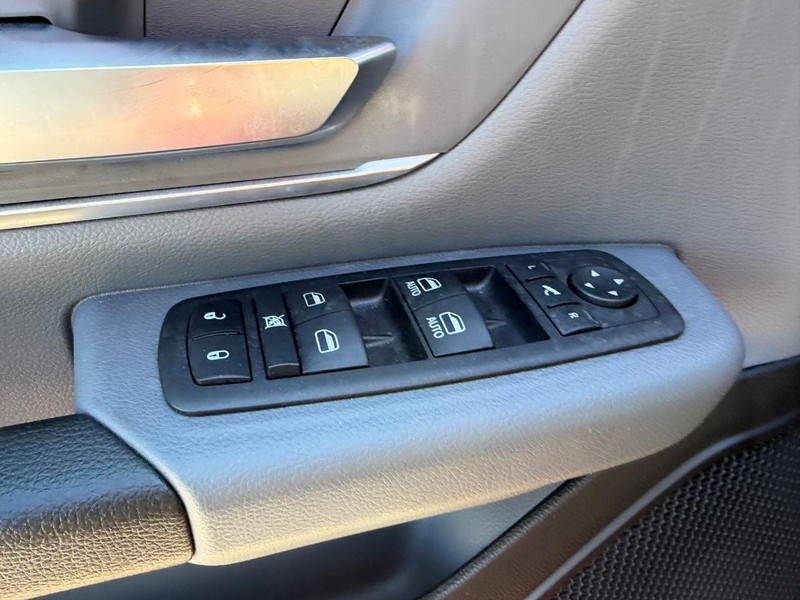 Ram 1500 Vehicle Full-screen Gallery Image 16