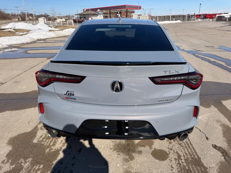 Acura TLX Vehicle Full-screen Gallery Image 04