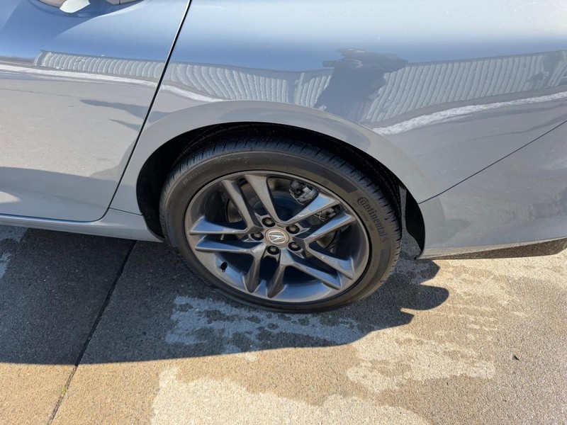 Acura TLX Vehicle Full-screen Gallery Image 06