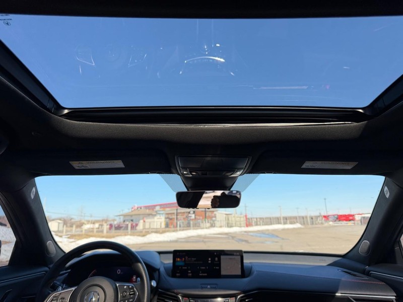 Acura TLX Vehicle Full-screen Gallery Image 08