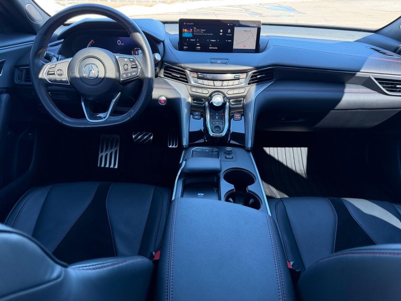 Acura TLX Vehicle Full-screen Gallery Image 09