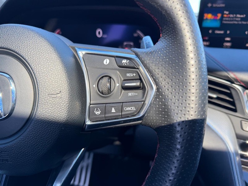 Acura TLX Vehicle Full-screen Gallery Image 12