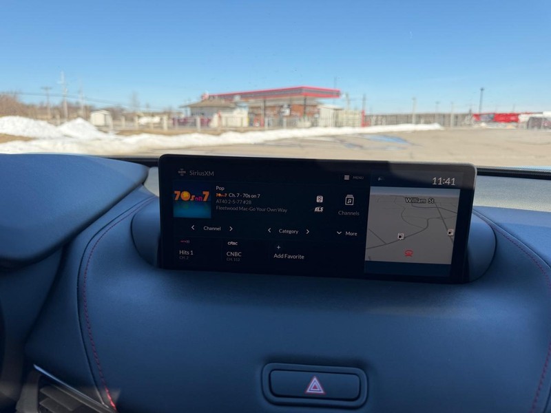 Acura TLX Vehicle Full-screen Gallery Image 13