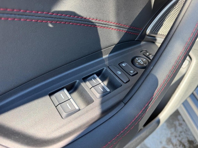 Acura TLX Vehicle Full-screen Gallery Image 17