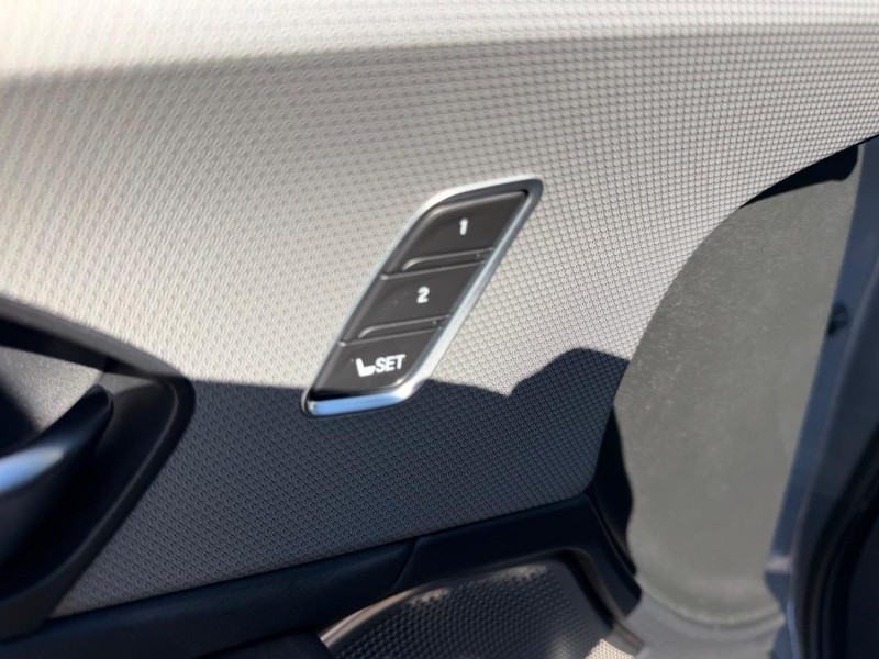 Acura TLX Vehicle Full-screen Gallery Image 18