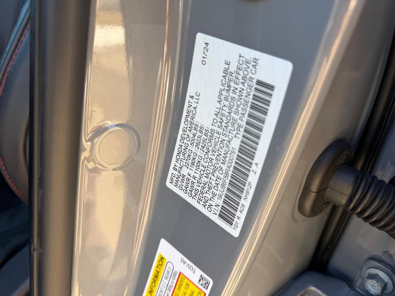 Acura TLX Vehicle Full-screen Gallery Image 22