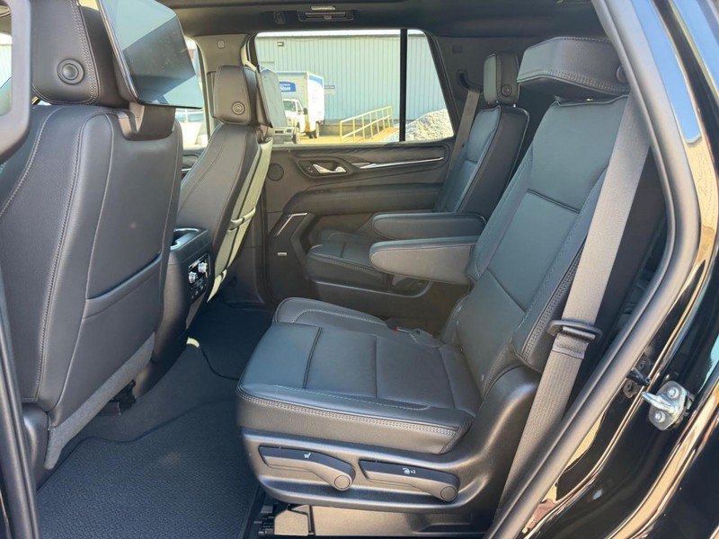 GMC Yukon Vehicle Full-screen Gallery Image 9