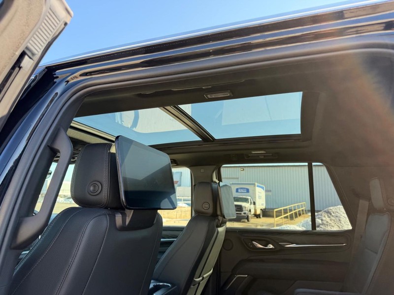 GMC Yukon Vehicle Full-screen Gallery Image 10